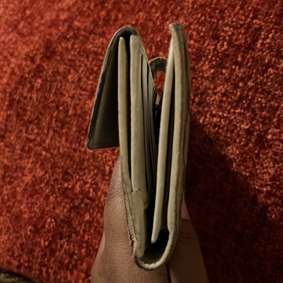 GUCCI WHITE LEATHER WALLET - Picture 16 of 16